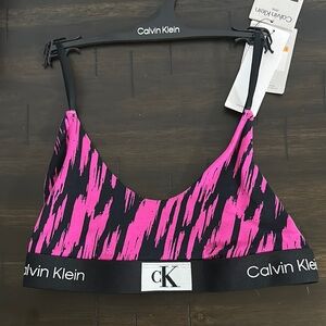 NWT Calvin Klein sports bra